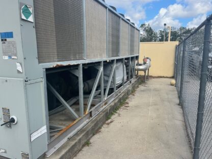 (2) 250 TON Trane Air Cooled Chiller: Model RTAC 250: Item#: CT78411 - Image 2