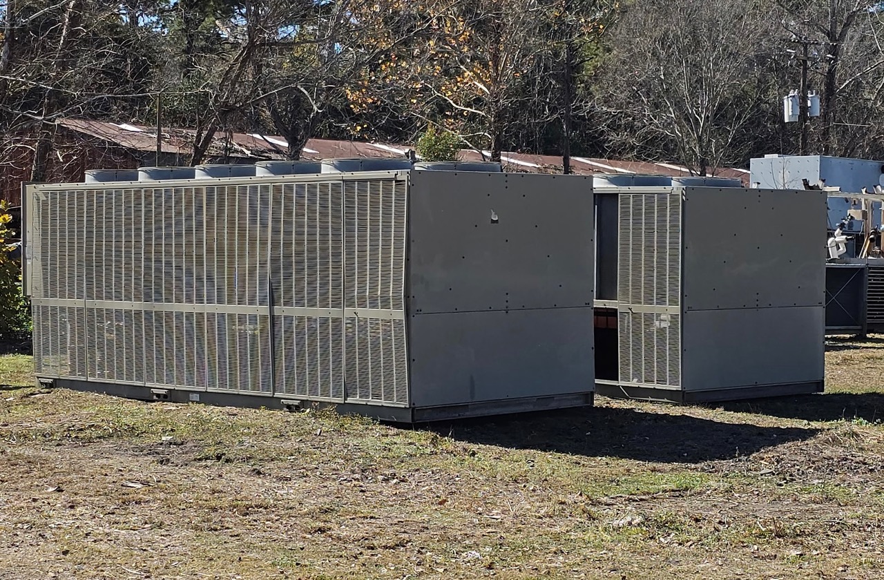 Trane 125 Air cooled chillers: Model: RTAA 125 on R22: Item# CH32396 - Image 2