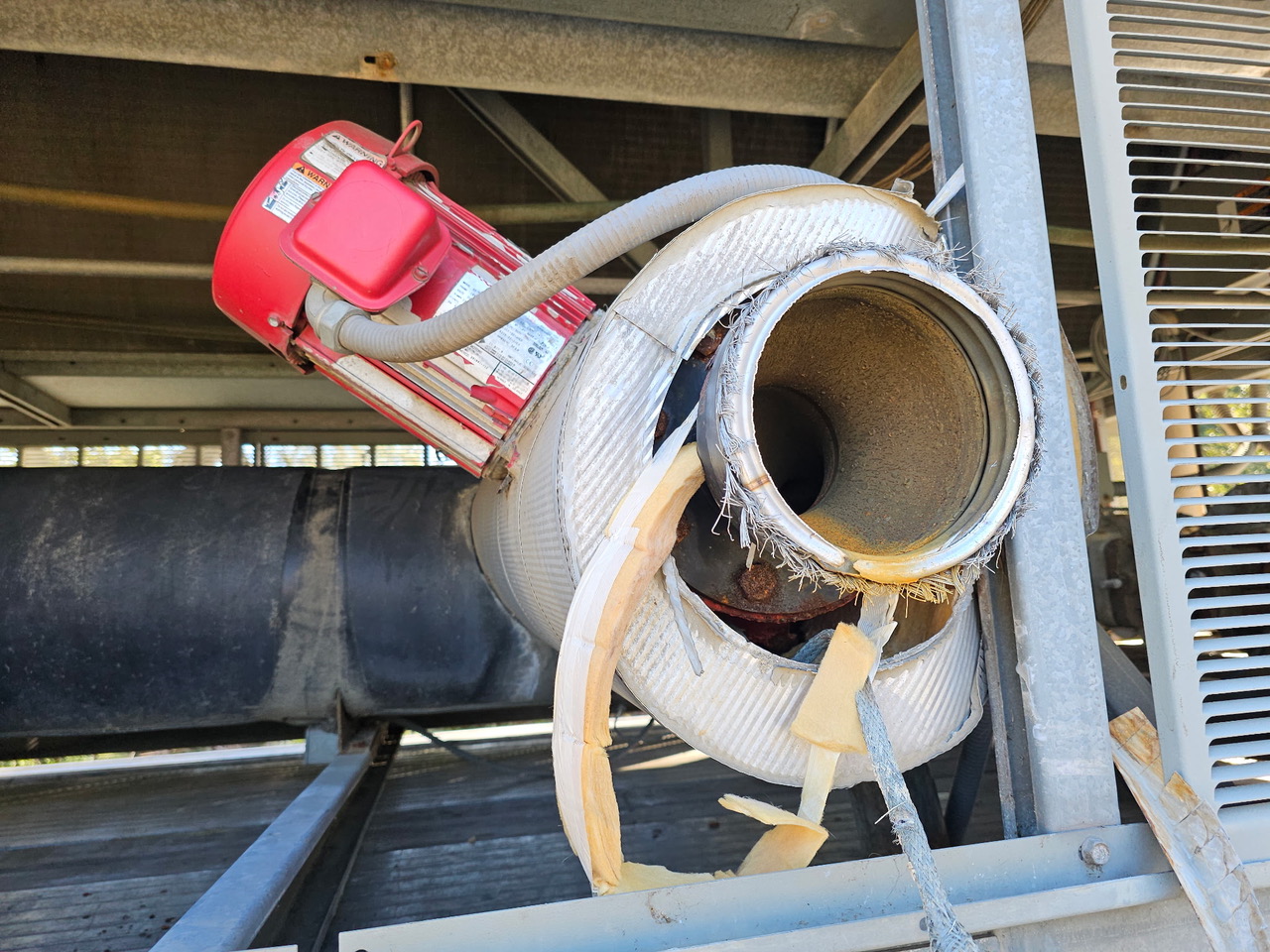 Trane 125 Air cooled chillers: Model: RTAA 125 on R22: Item# CH32396 - Image 4