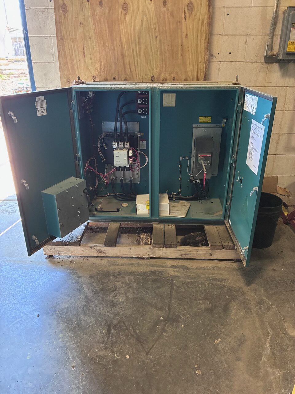 Frick/ RAM 200 HP 460 Volt Electric Motor Starter - Image 4