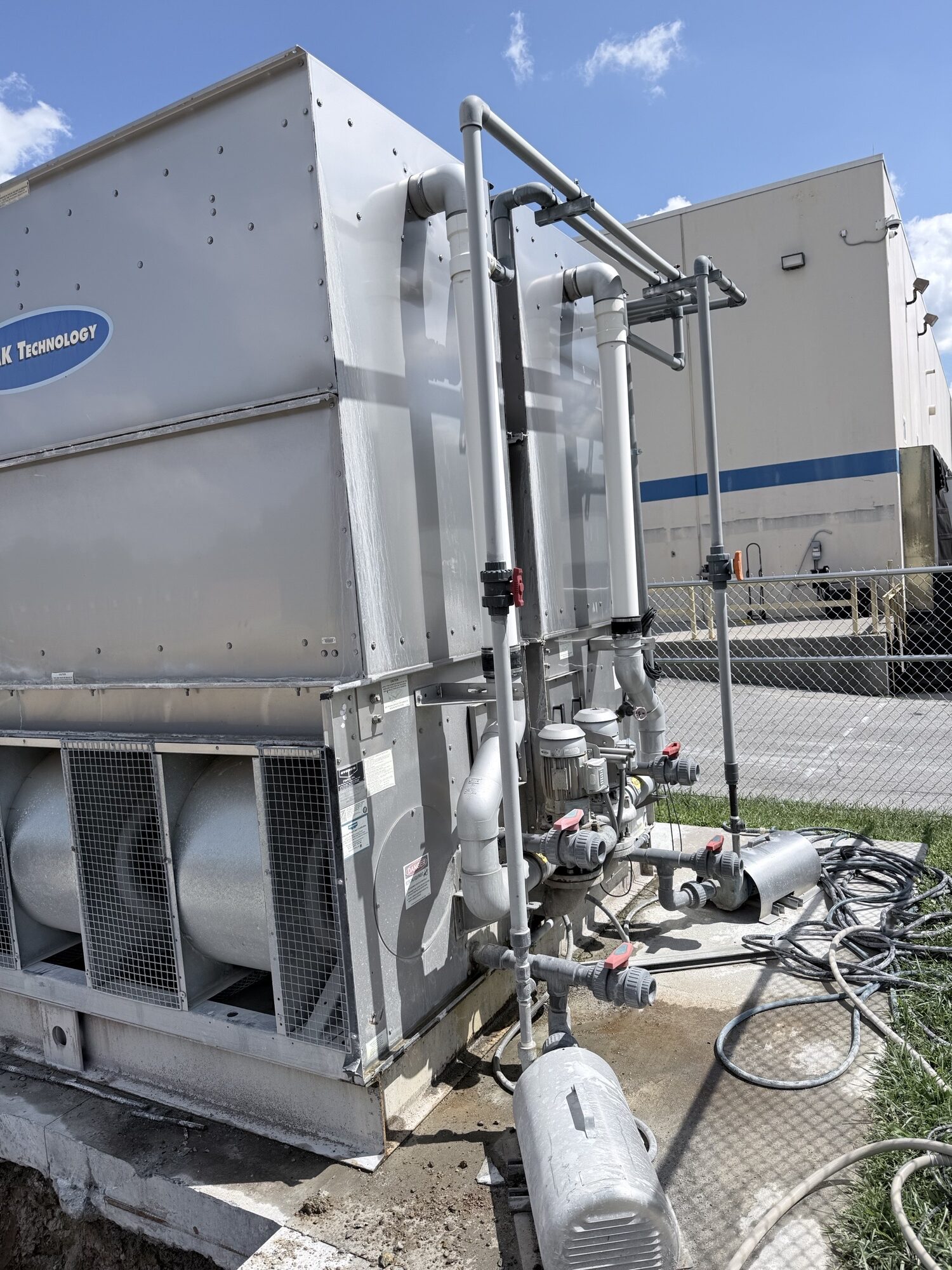 Carrier 288 Ton Freon Chiller with Evapco Condenser R-134A Item: CH44741 - Image 6