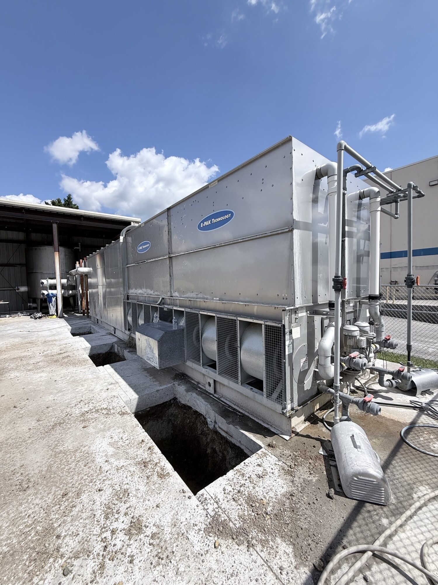 Carrier 288 Ton Freon Chiller with Evapco Condenser R-134A Item: CH44741 - Image 7