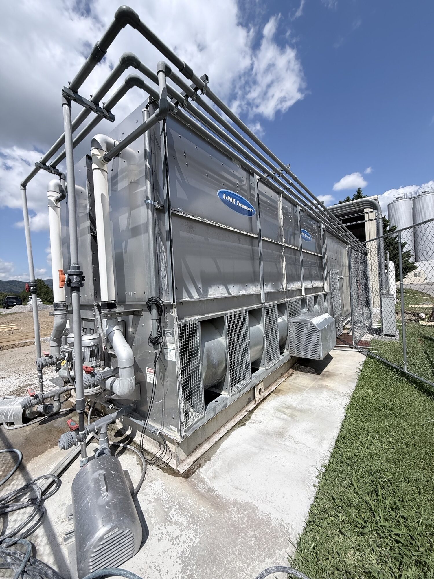 Carrier 288 Ton Freon Chiller with Evapco Condenser R-134A Item: CH44741 - Image 9